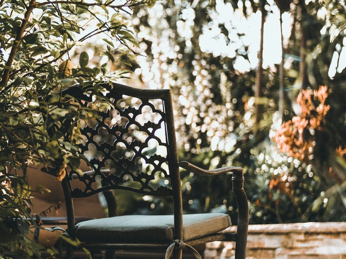 Zitplek in een aangelegde tuin